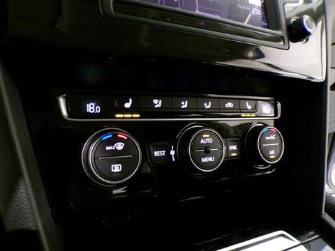 Volkswagen Passat Variant 1.8 TSI DSG Highline 180PK "Automaat" Apple-Carplay Full-LED Adaptive-cruise Keyless Stoelverwarming