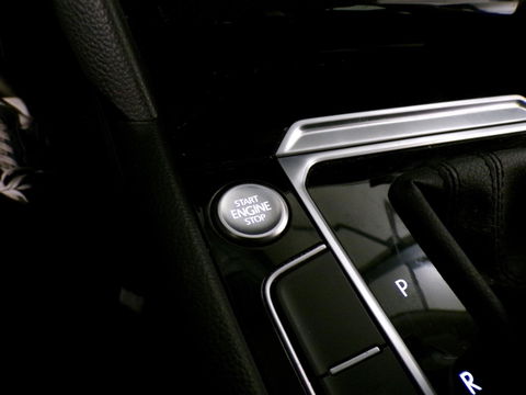 Volkswagen Passat Variant 1.8 TSI DSG Highline 180PK "Automaat" Apple-Carplay Full-LED Adaptive-cruise Keyless Stoelverwarming