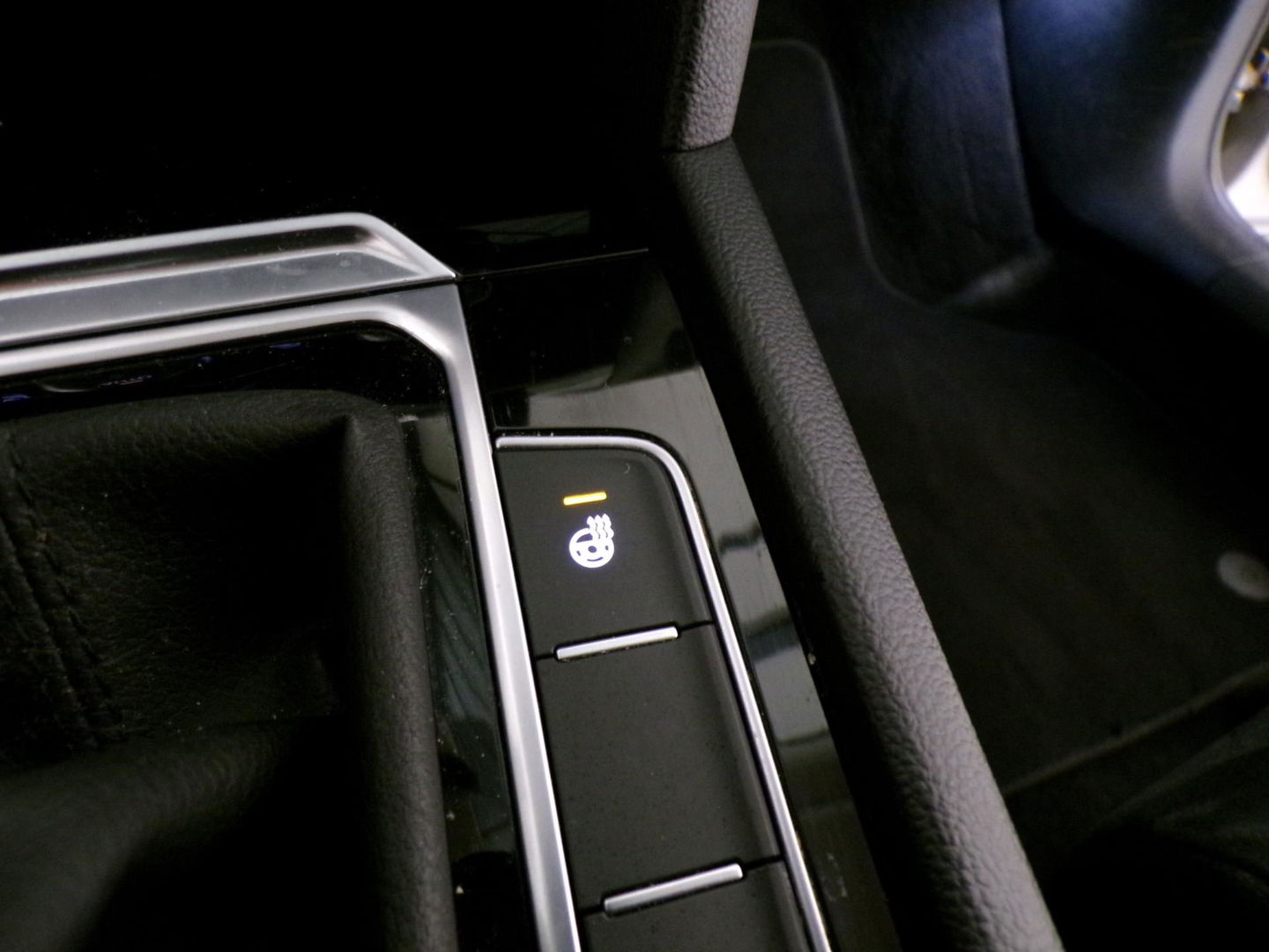 Volkswagen Passat Variant 1.8 TSI DSG Highline 180PK "Automaat" Apple-Carplay Full-LED Adaptive-cruise Keyless Stoelverwarming