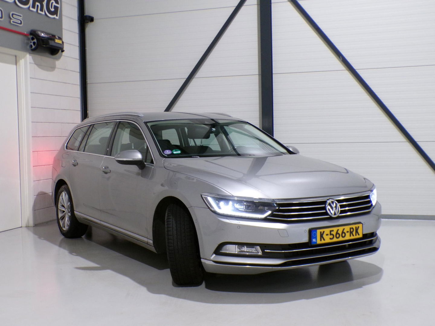 Volkswagen Passat Variant 1.8 TSI DSG Highline 180PK "Automaat" Apple-Carplay Full-LED Adaptive-cruise Keyless Stoelverwarming