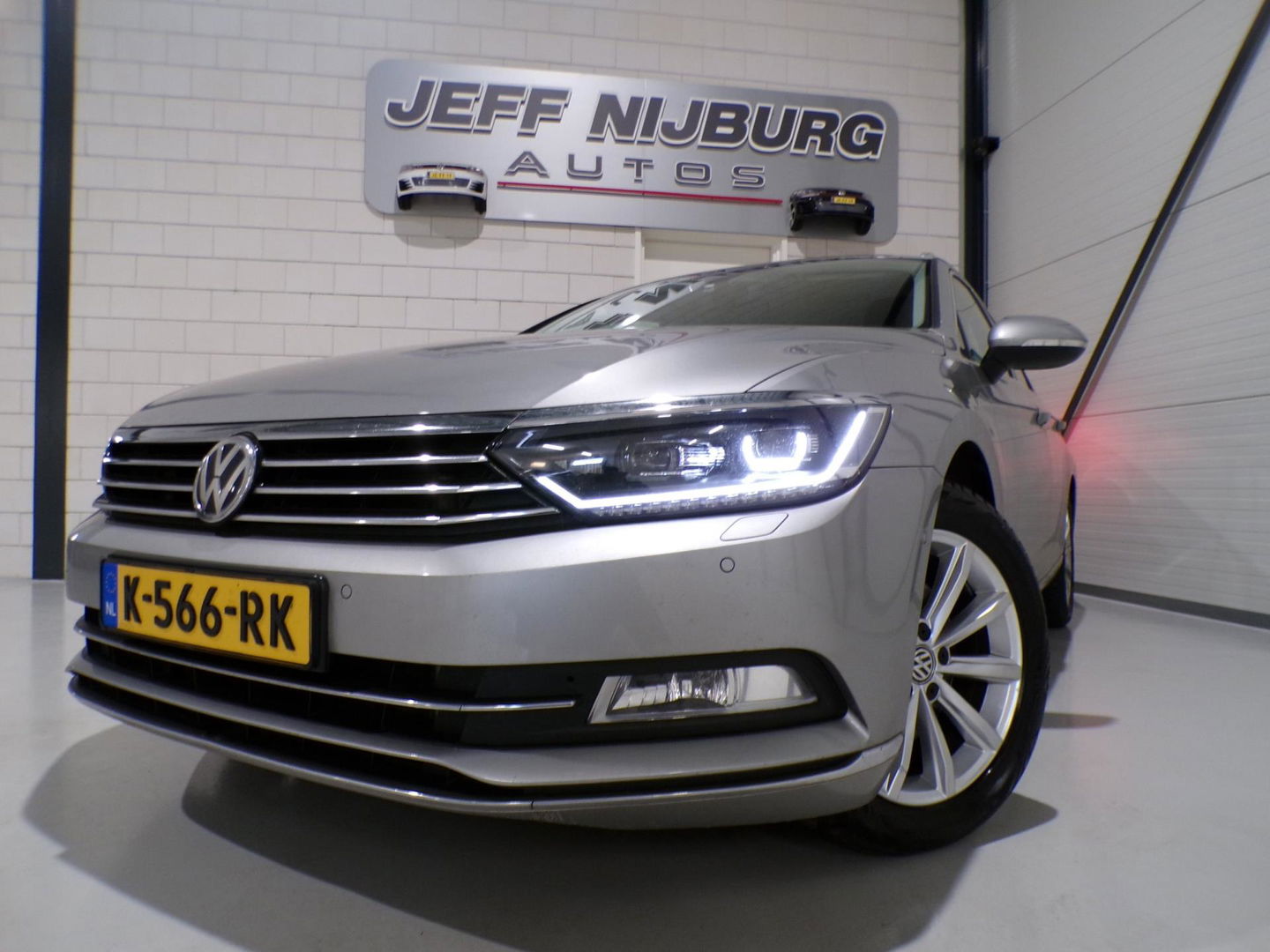 Volkswagen Passat Variant 1.8 TSI DSG Highline 180PK "Automaat" Apple-Carplay Full-LED Adaptive-cruise Keyless Stoelverwarming