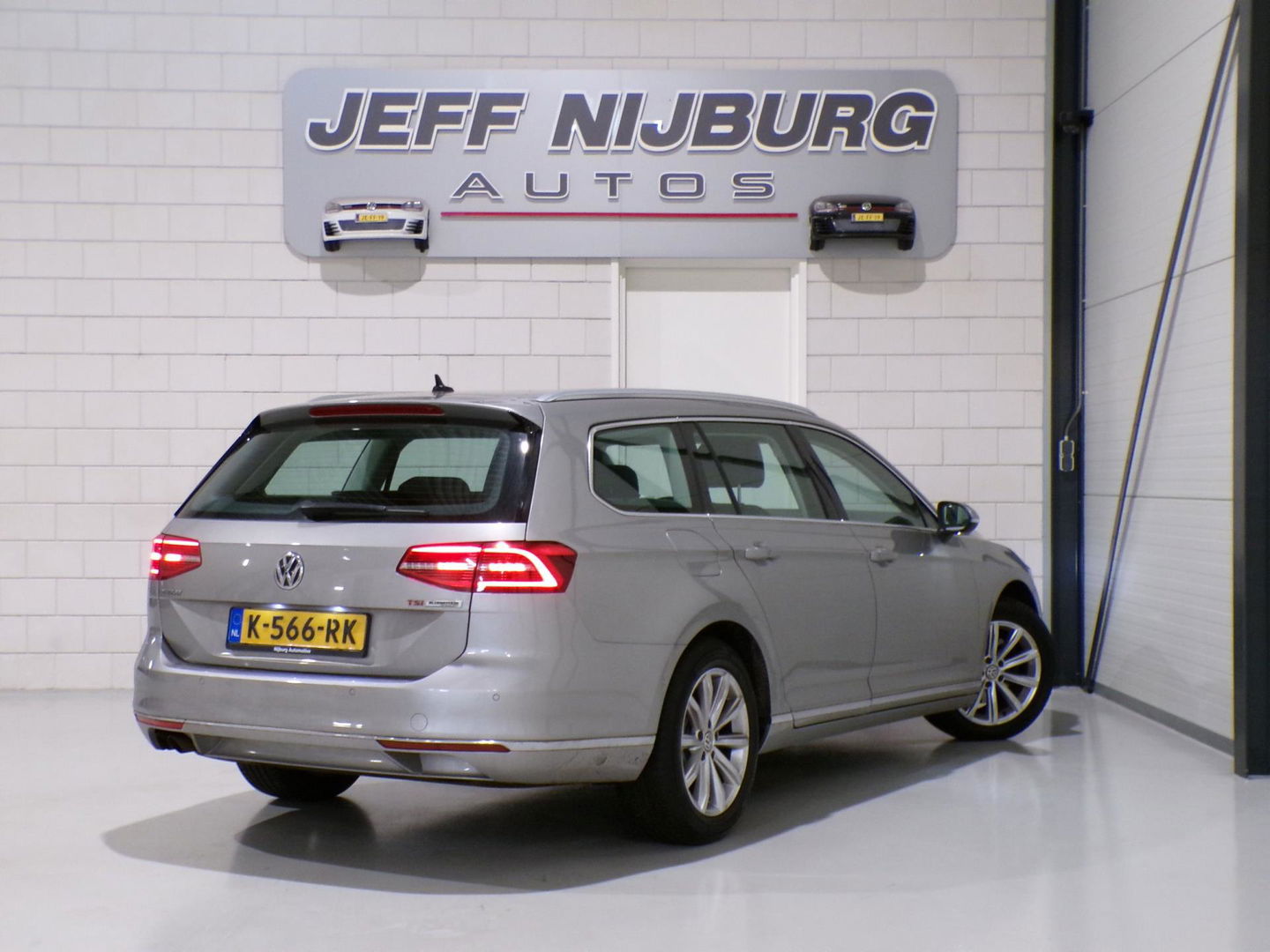 Volkswagen Passat Variant 1.8 TSI DSG Highline 180PK "Automaat" Apple-Carplay Full-LED Adaptive-cruise Keyless Stoelverwarming