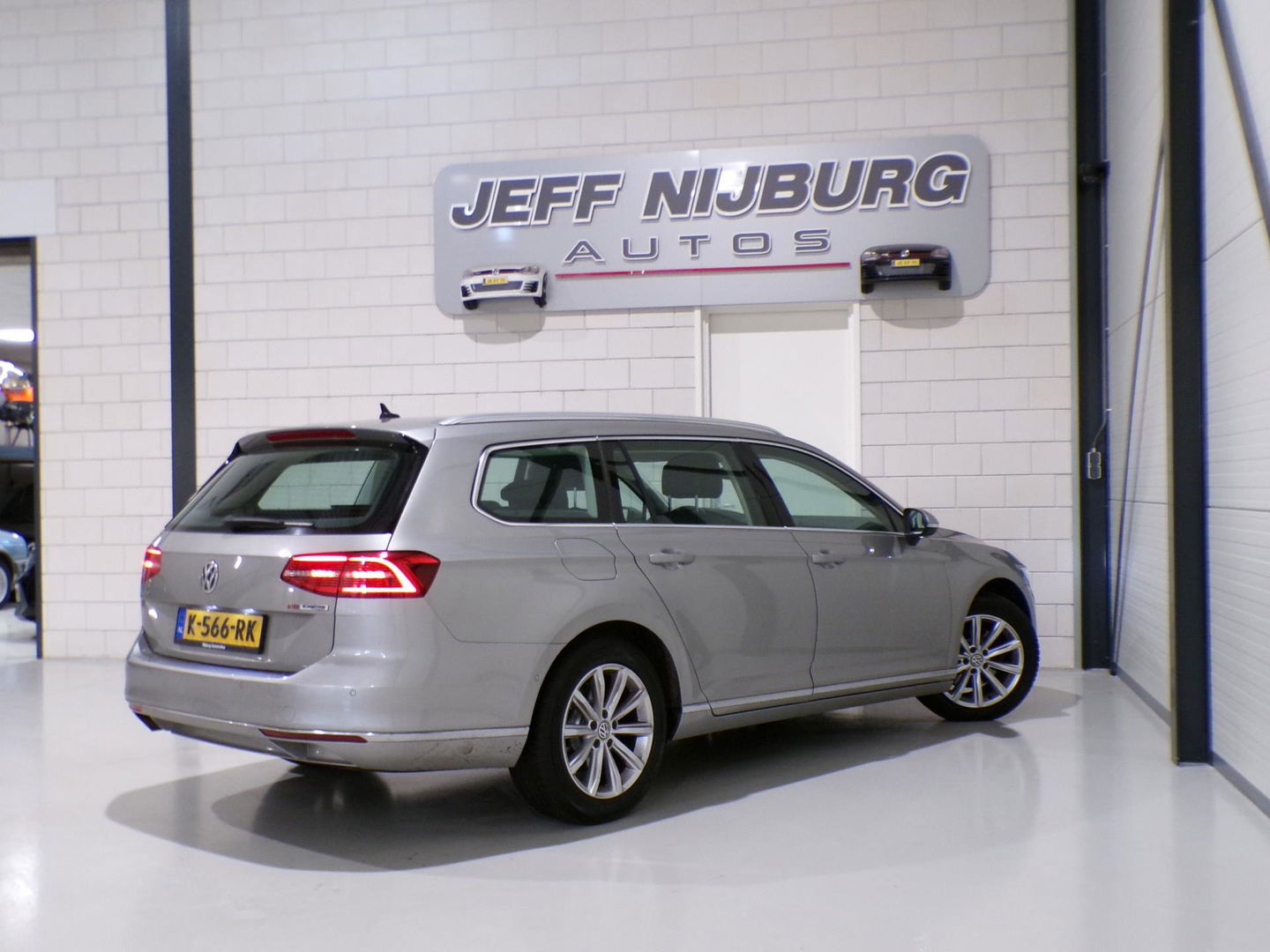 Volkswagen Passat Variant 1.8 TSI DSG Highline 180PK "Automaat" Apple-Carplay Full-LED Adaptive-cruise Keyless Stoelverwarming