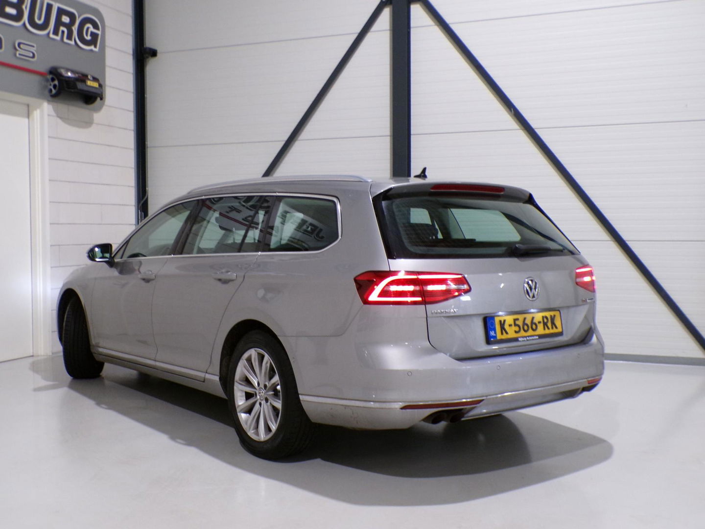 Volkswagen Passat Variant 1.8 TSI DSG Highline 180PK "Automaat" Apple-Carplay Full-LED Adaptive-cruise Keyless Stoelverwarming