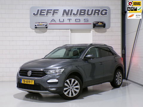 Volkswagen T-Roc 1.0 TSI Style "Origineel NL!" Virtual Apple-Carplay Adaptive-Cruise Parkeersensoren Navigatie Lane-assist