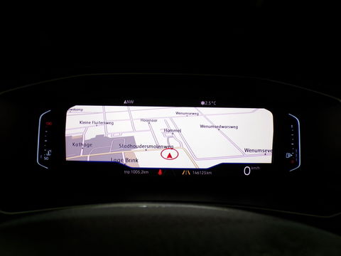 Volkswagen T-Roc 1.0 TSI Style "Origineel NL!" Virtual Apple-Carplay Adaptive-Cruise Parkeersensoren Navigatie Lane-assist