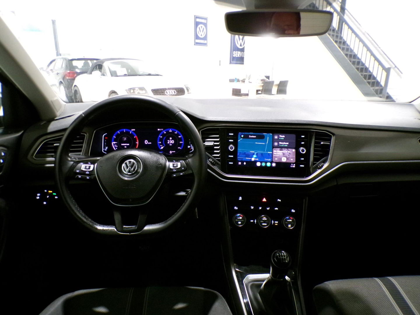 Volkswagen T-Roc 1.0 TSI Style "Origineel NL!" Virtual Apple-Carplay Adaptive-Cruise Parkeersensoren Navigatie Lane-assist