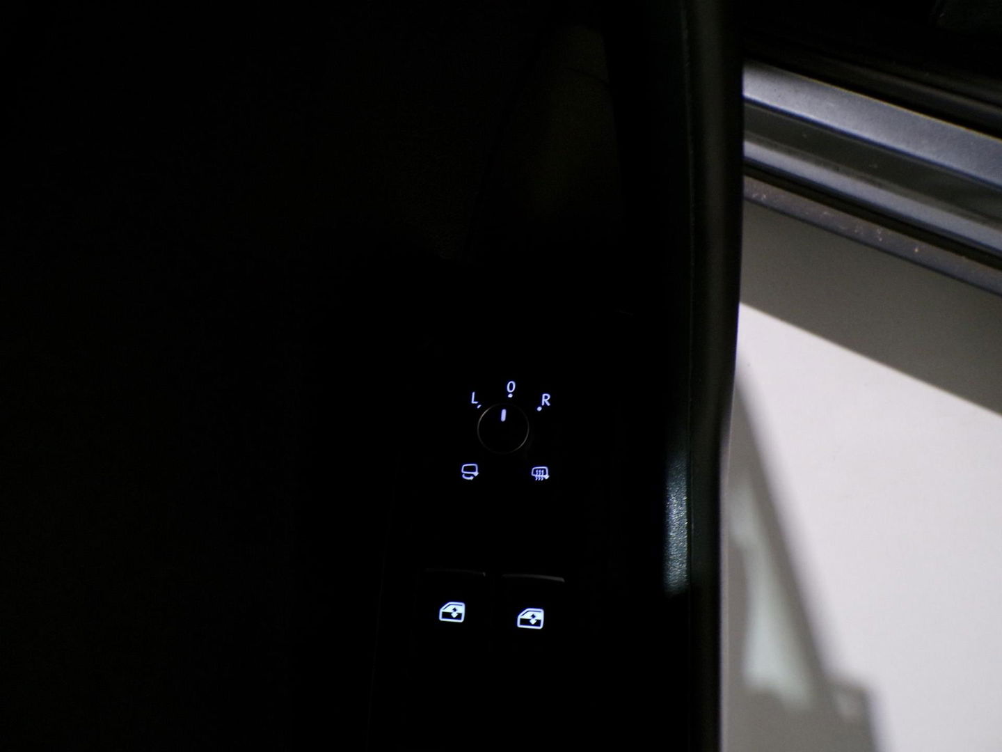 Volkswagen T-Roc 1.0 TSI Style "Origineel NL!" Virtual Apple-Carplay Adaptive-Cruise Parkeersensoren Navigatie Lane-assist