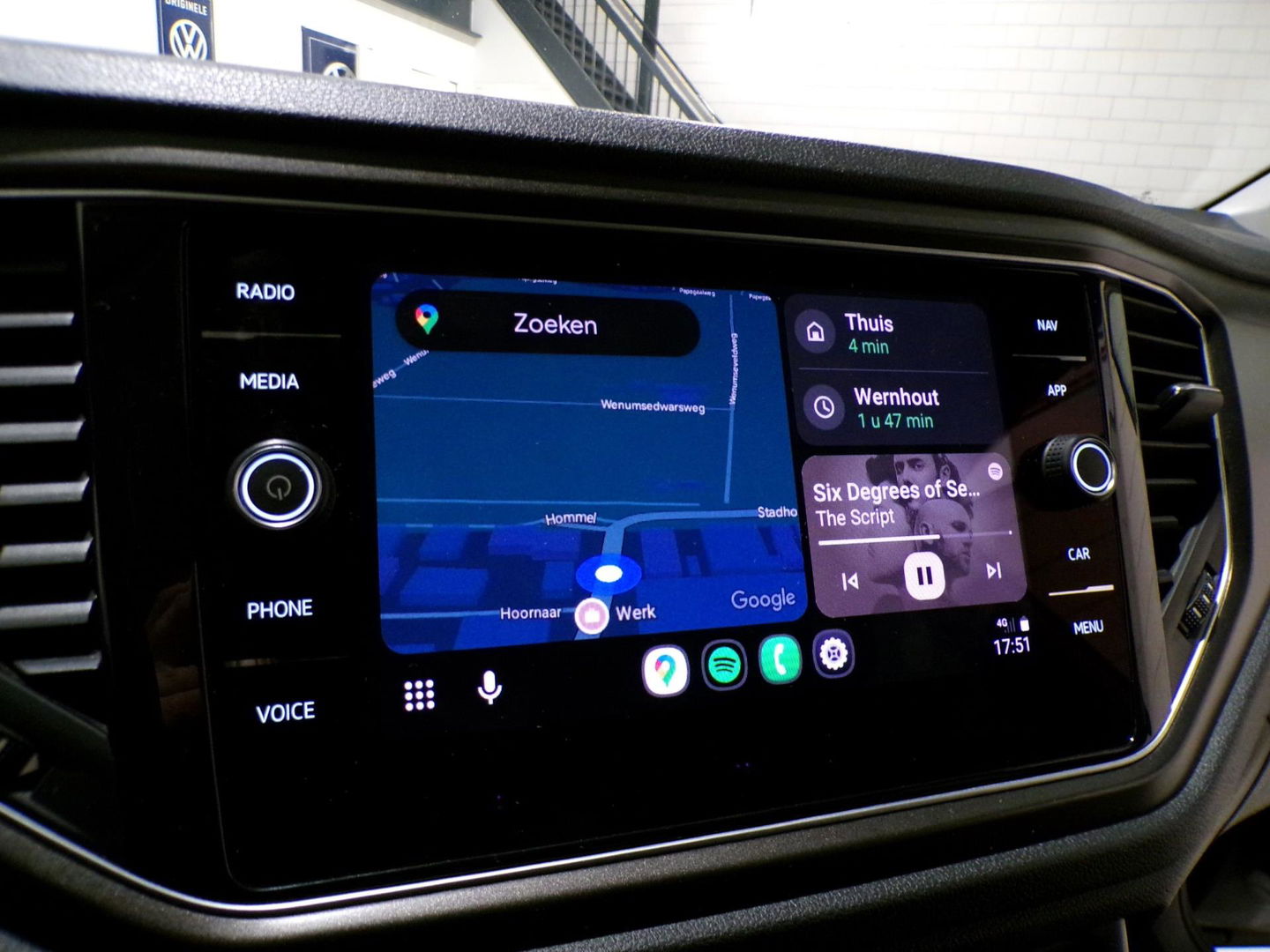 Volkswagen T-Roc 1.0 TSI Style "Origineel NL!" Virtual Apple-Carplay Adaptive-Cruise Parkeersensoren Navigatie Lane-assist