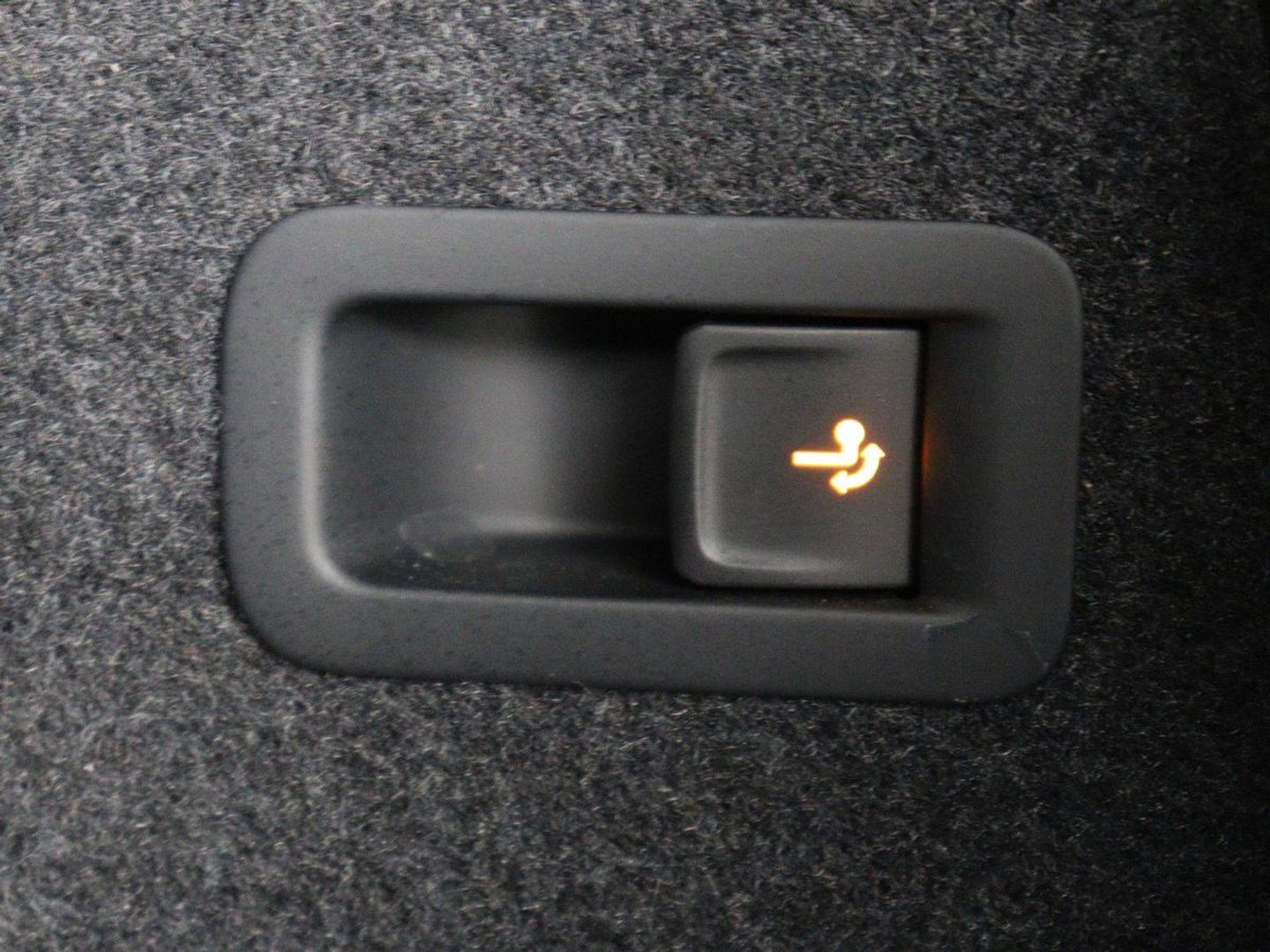 Škoda Karoq 1.5 TSI Sportline | Trekhaak | Stoelverwarming | Virtual Cockpit | Stuurverwarming | Carplay | Sportstoelen | Camera | Navigatie | Cruise control | Parkeerhulp