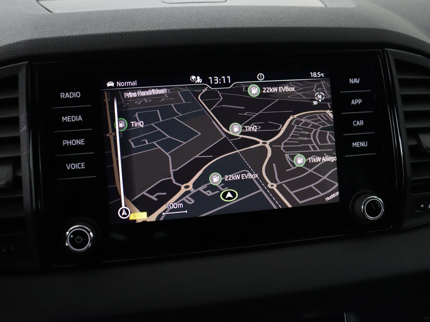 Škoda Karoq 1.5 TSI Sportline | Trekhaak | Stoelverwarming | Virtual Cockpit | Stuurverwarming | Carplay | Sportstoelen | Camera | Navigatie | Cruise control | Parkeerhulp