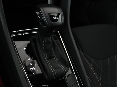 Škoda Karoq 1.5 TSI Sportline | Trekhaak | Stoelverwarming | Virtual Cockpit | Stuurverwarming | Carplay | Sportstoelen | Camera | Navigatie | Cruise control | Parkeerhulp