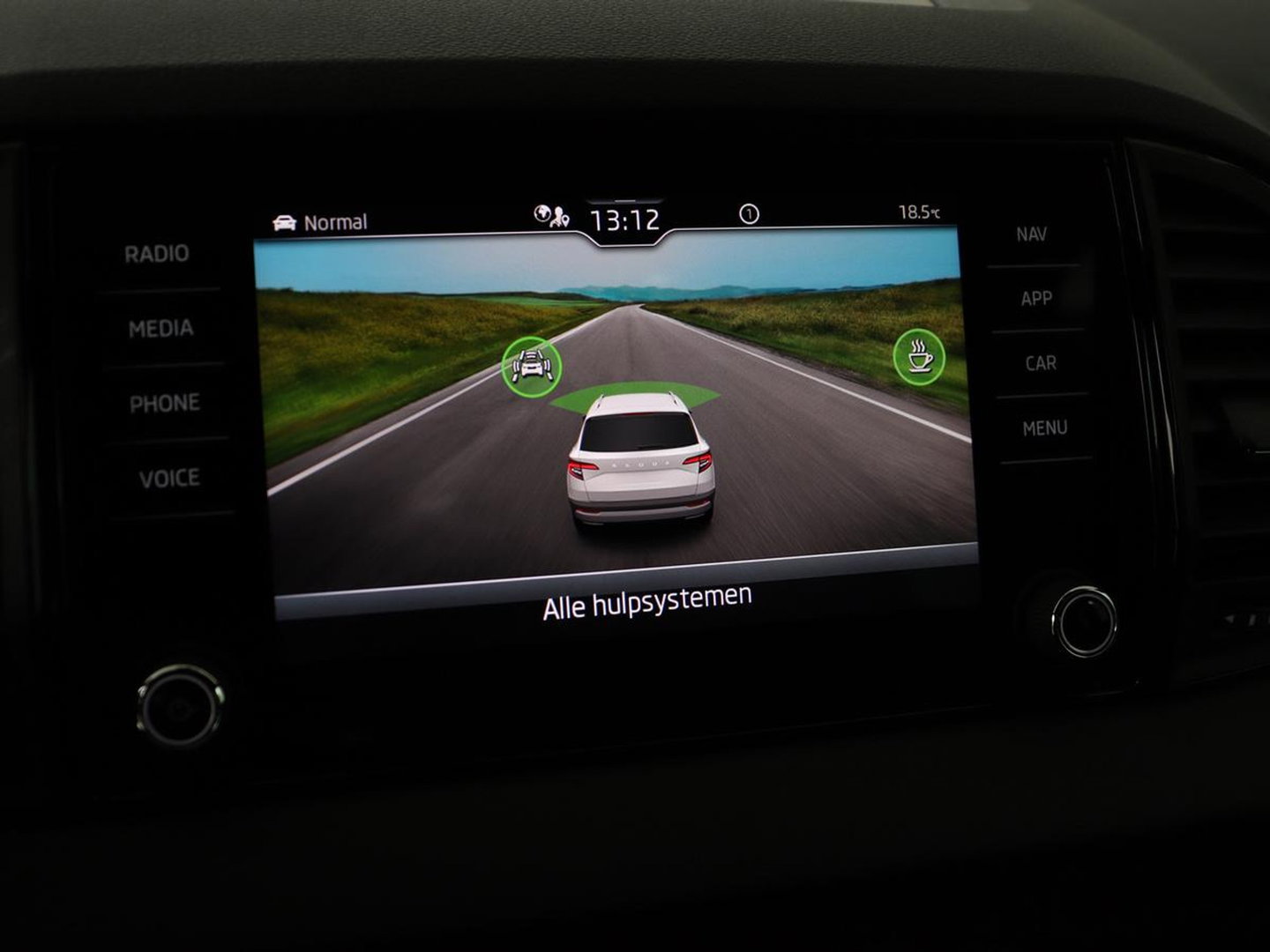 Škoda Karoq 1.5 TSI Sportline | Trekhaak | Stoelverwarming | Virtual Cockpit | Stuurverwarming | Carplay | Sportstoelen | Camera | Navigatie | Cruise control | Parkeerhulp