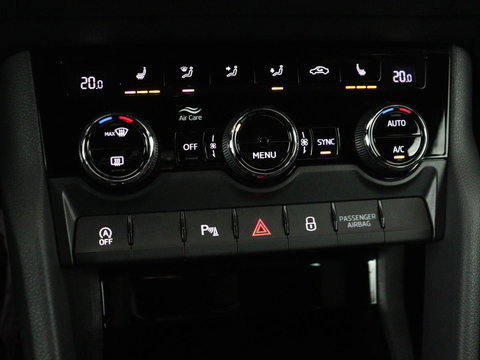 Škoda Karoq 1.5 TSI Sportline | Trekhaak | Stoelverwarming | Virtual Cockpit | Stuurverwarming | Carplay | Sportstoelen | Camera | Navigatie | Cruise control | Parkeerhulp