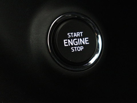 Škoda Karoq 1.5 TSI Sportline | Trekhaak | Stoelverwarming | Virtual Cockpit | Stuurverwarming | Carplay | Sportstoelen | Camera | Navigatie | Cruise control | Parkeerhulp