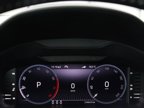 Škoda Karoq 1.5 TSI Sportline | Trekhaak | Stoelverwarming | Virtual Cockpit | Stuurverwarming | Carplay | Sportstoelen | Camera | Navigatie | Cruise control | Parkeerhulp