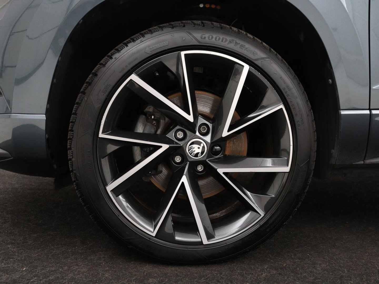 Škoda Karoq 1.5 TSI Sportline | Trekhaak | Stoelverwarming | Virtual Cockpit | Stuurverwarming | Carplay | Sportstoelen | Camera | Navigatie | Cruise control | Parkeerhulp