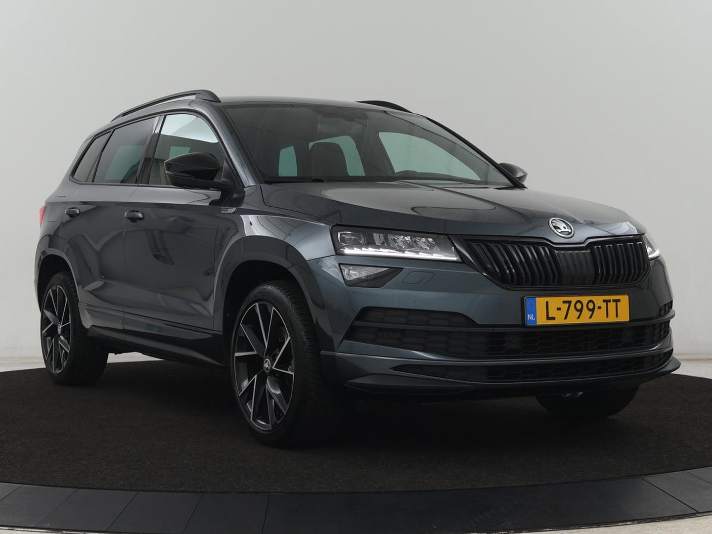 Škoda Karoq 1.5 TSI Sportline | Trekhaak | Stoelverwarming | Virtual Cockpit | Stuurverwarming | Carplay | Sportstoelen | Camera | Navigatie | Cruise control | Parkeerhulp