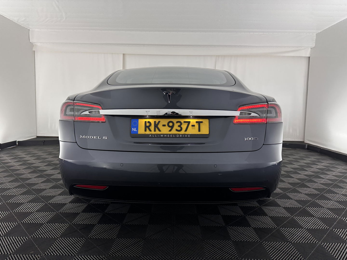 Tesla Model S 100D AWD [ 3-Fase-17kW] {SOH-86%} (INCL.BTW) *PANO-WINDOW | AUTO-PILOT | LEATHER | CCS-FASTLOADER | FULL-LED | NAVI-FULLMAP | KEYLESS | MEMORY-PACK | HEATED-COMFORTSEATS | DIGI-COCKPIT | 19"ALU*