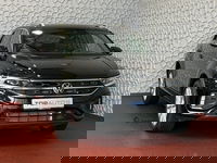 Volkswagen T-Roc - 1.5 TSI 150PK R-LINE EVO IQ LIGHT ALCANTARA ELEK.KLEP CARPLAY STOEL/STUUR VERW. 19"LMV VIR.COCKPIT 04/25 ✅Top Auto's Wijchen , 30 Jaar Specialist in Volkswagen  : Alle Type's : R-Line Edition / Style / First Edition / Highline / Life , Zowel PHEV / HEV / 