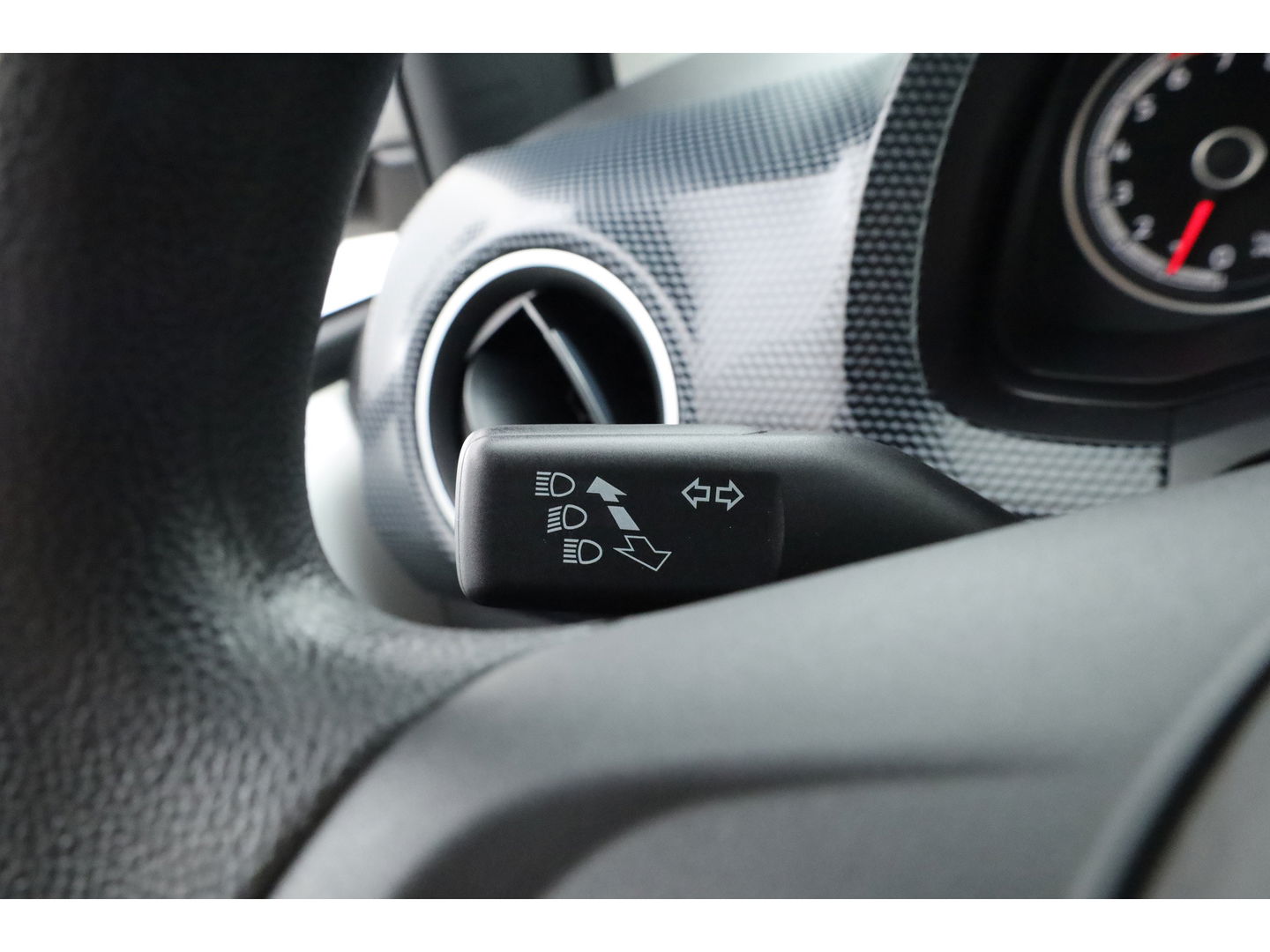Volkswagen up! 1.0 BMT move up! | Airco | Bluetooth | Radio | Licht\Regen Sensor | DAB | All season