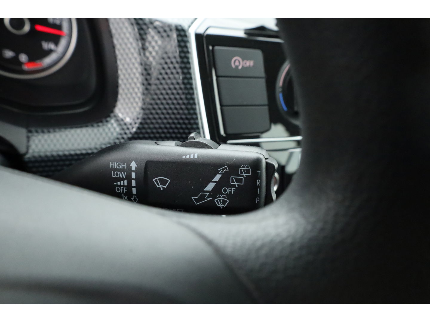 Volkswagen up! 1.0 BMT move up! | Airco | Bluetooth | Radio | Licht\Regen Sensor | DAB | All season