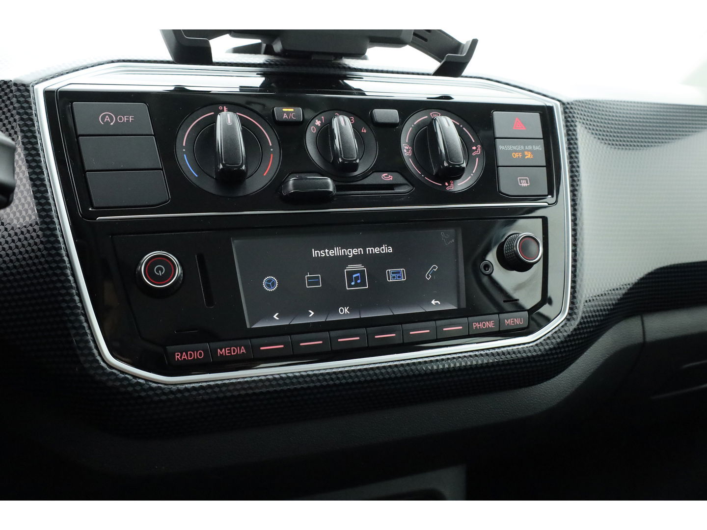 Volkswagen up! 1.0 BMT move up! | Airco | Bluetooth | Radio | Licht\Regen Sensor | DAB | All season