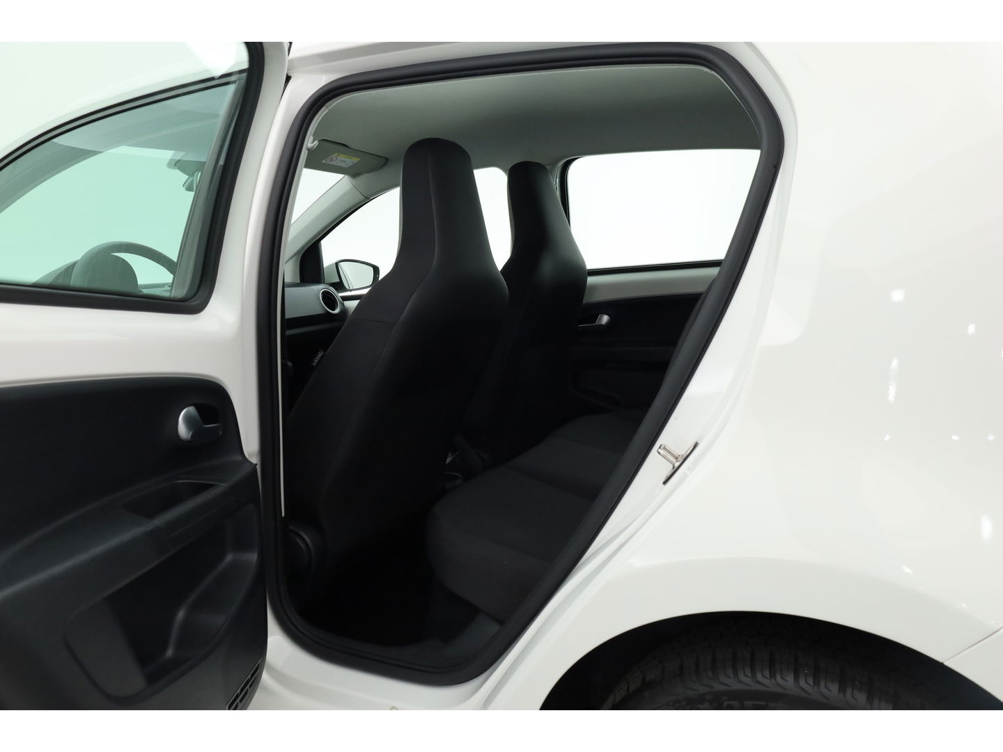 Volkswagen up! 1.0 BMT move up! | Airco | Bluetooth | Radio | Licht\Regen Sensor | DAB | All season