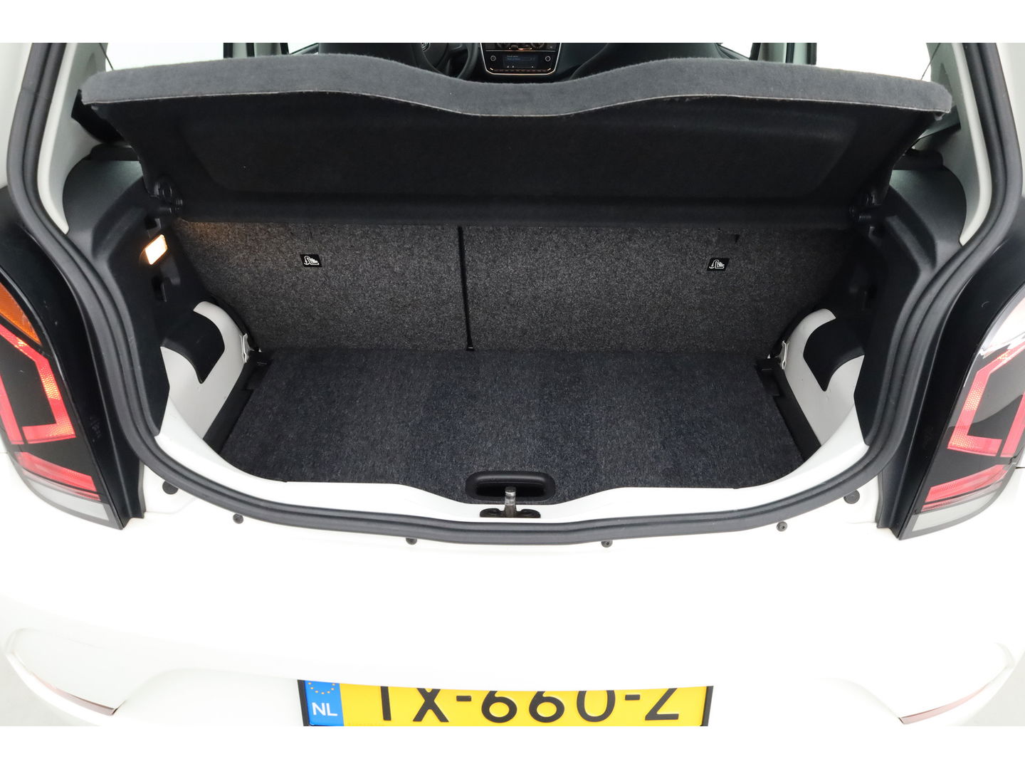 Volkswagen up! 1.0 BMT move up! | Airco | Bluetooth | Radio | Licht\Regen Sensor | DAB | All season