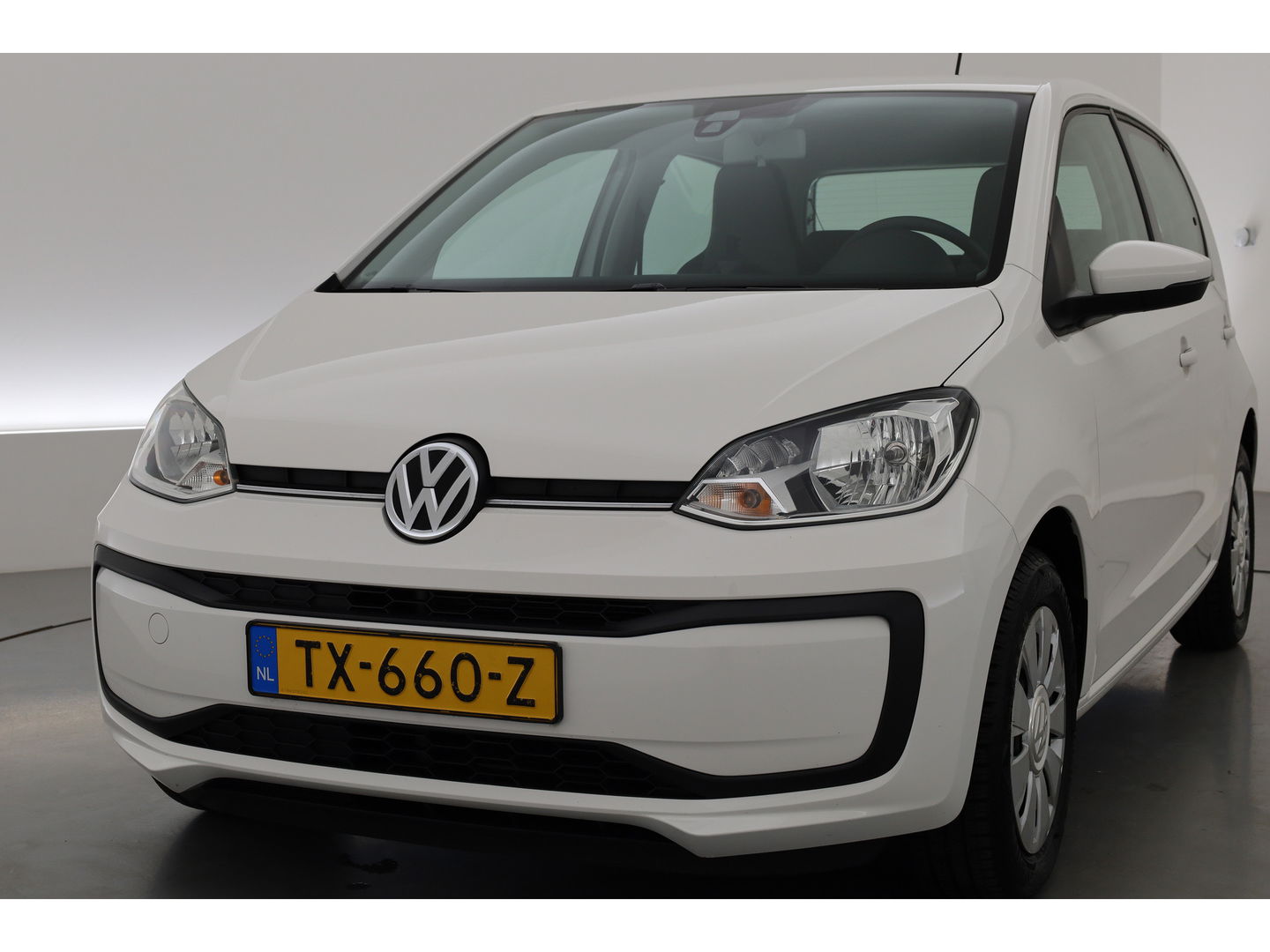 Volkswagen up! 1.0 BMT move up! | Airco | Bluetooth | Radio | Licht\Regen Sensor | DAB | All season