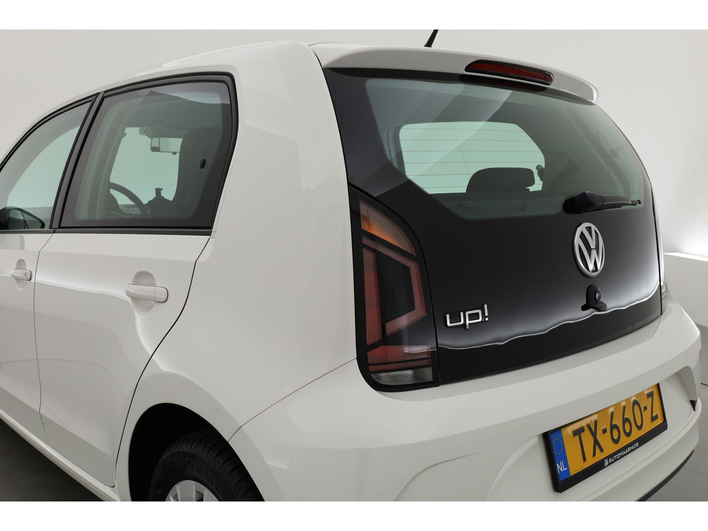 Volkswagen up! 1.0 BMT move up! | Airco | Bluetooth | Radio | Licht\Regen Sensor | DAB | All season