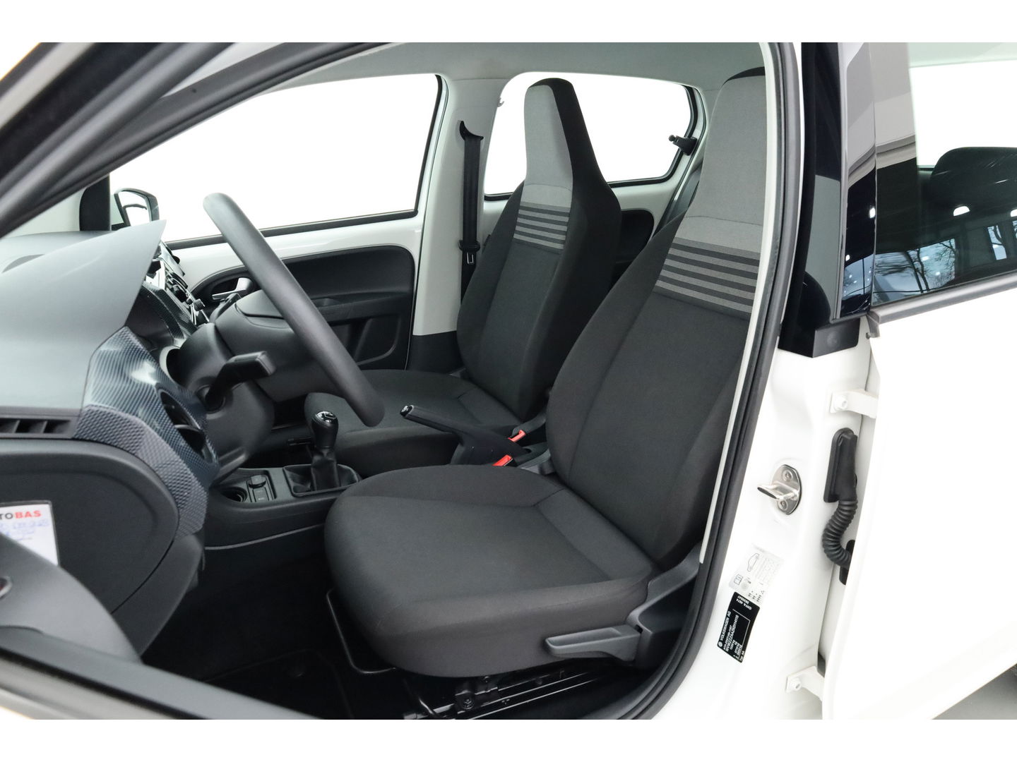 Volkswagen up! 1.0 BMT move up! | Airco | Bluetooth | Radio | Licht\Regen Sensor | DAB | All season