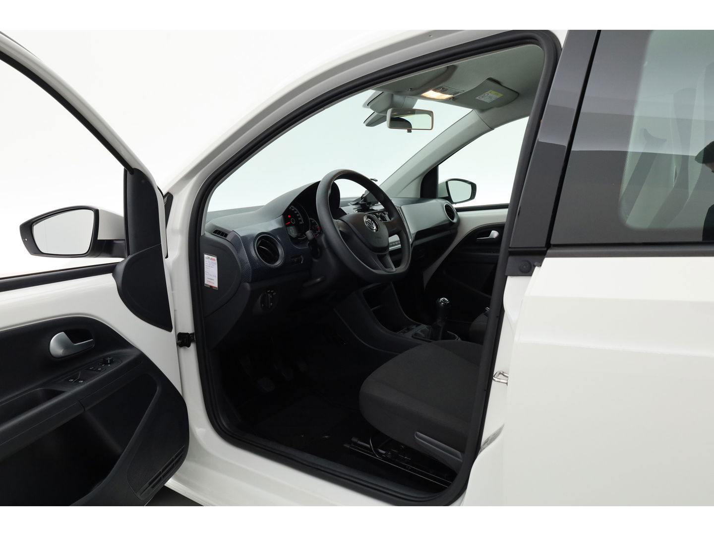 Volkswagen up! 1.0 BMT move up! | Airco | Bluetooth | Radio | Licht\Regen Sensor | DAB | All season