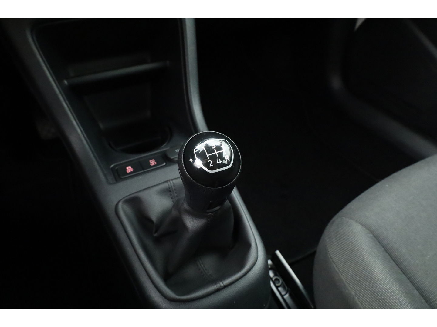 Volkswagen up! 1.0 BMT move up! | Airco | Bluetooth | Radio | Licht\Regen Sensor | DAB | All season