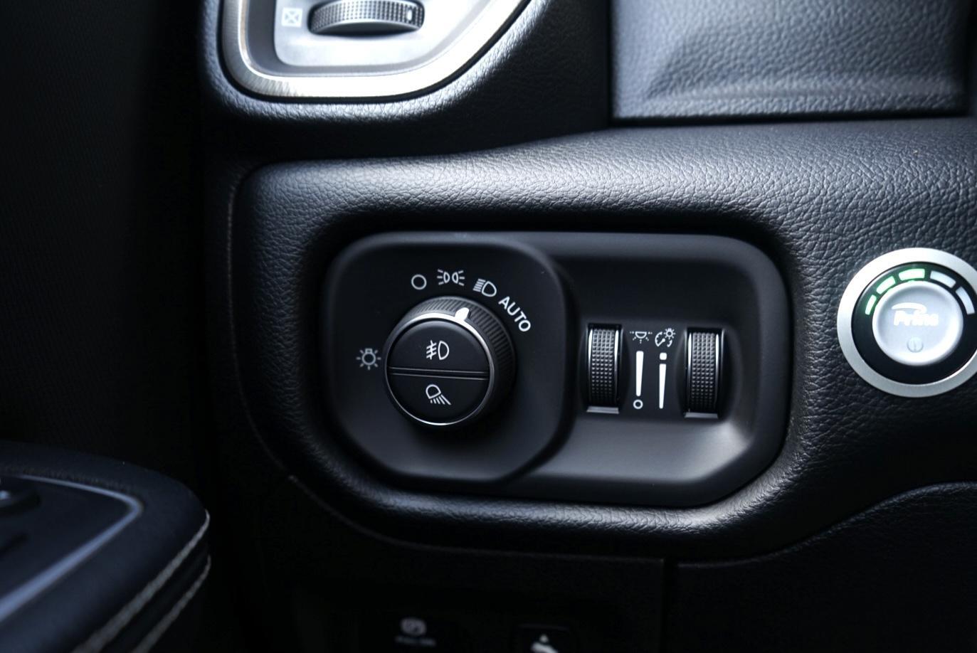 Dodge Ram 1500 4X4 5.7 V8 4x4 Crew Cab 5'7 Sport