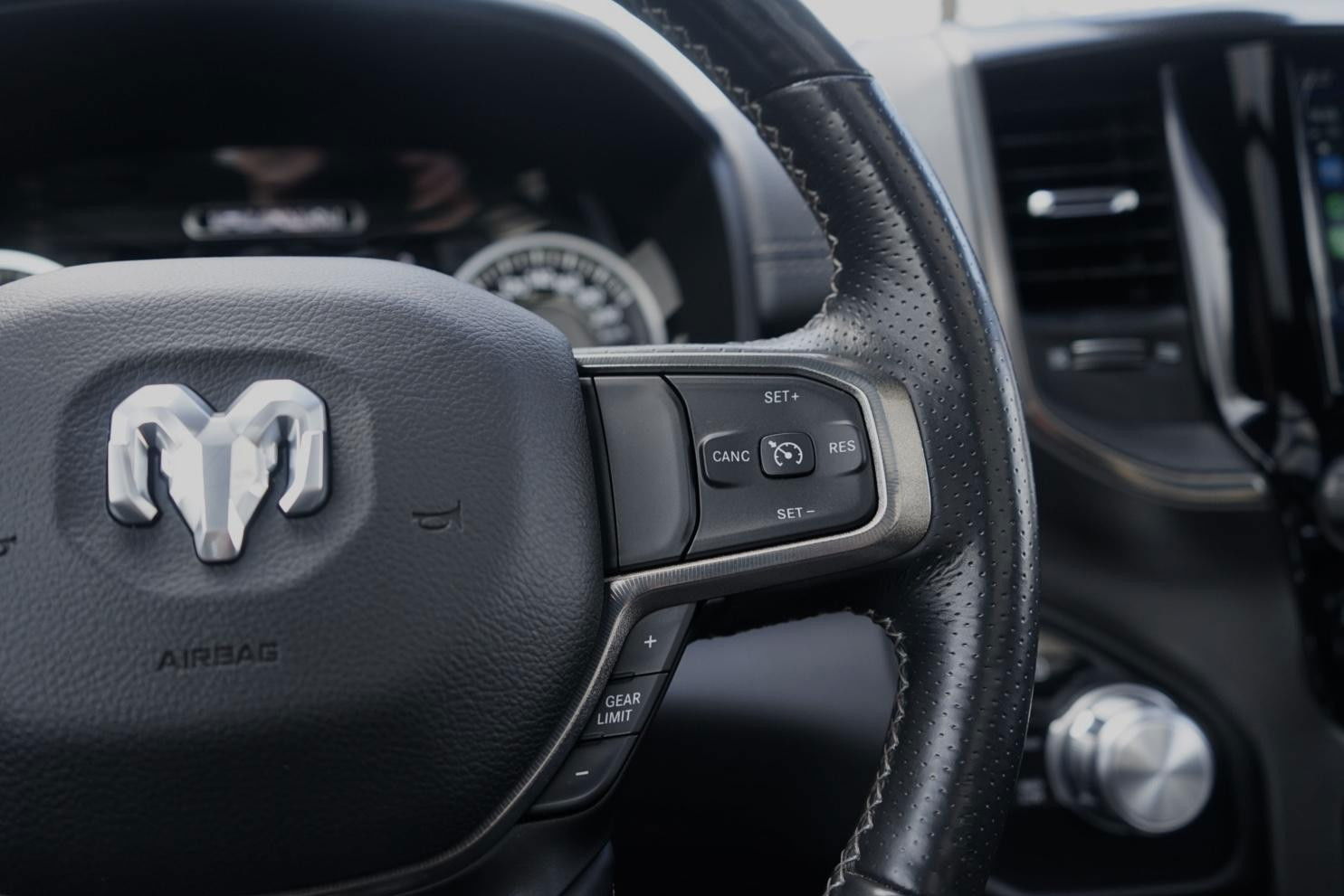 Dodge Ram Pick-Up 1500 4X4 5.7 V8 4x4 Crew Cab 5'7 Sport