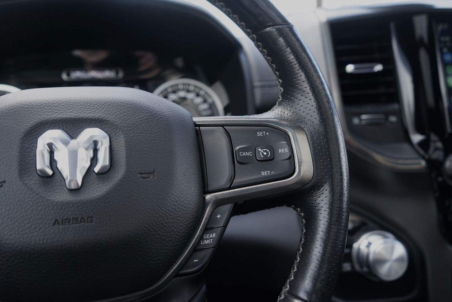 Dodge Ram Pick-Up 1500 4X4 5.7 V8 4x4 Crew Cab 5'7 Sport