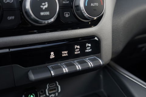 Dodge Ram Pick-Up 1500 4X4 5.7 V8 4x4 Crew Cab 5'7 Sport