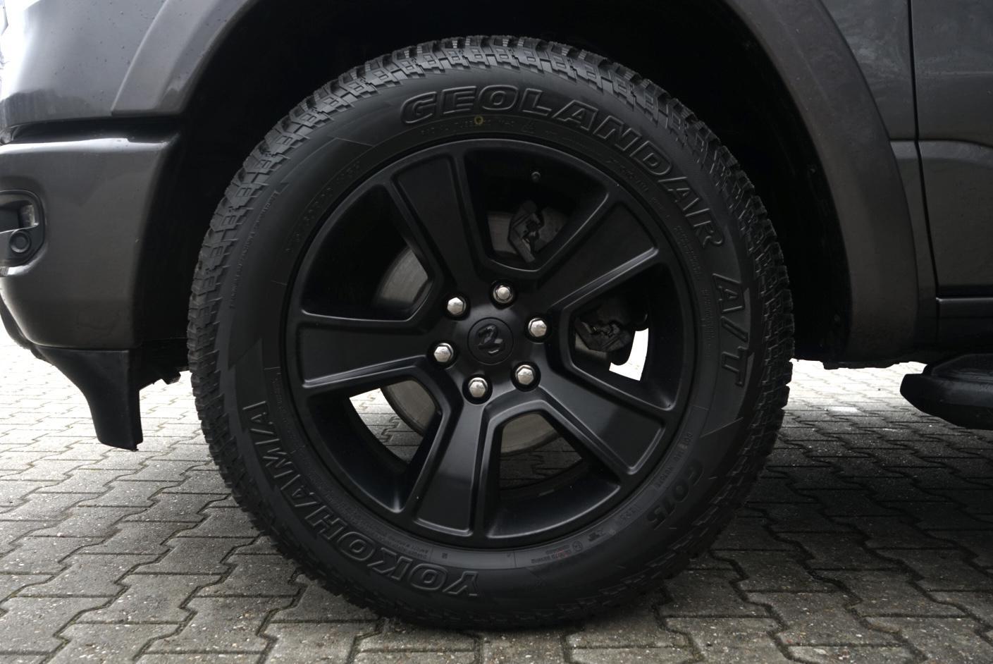 Dodge Ram 1500 4X4 5.7 V8 4x4 Crew Cab 5'7 Sport