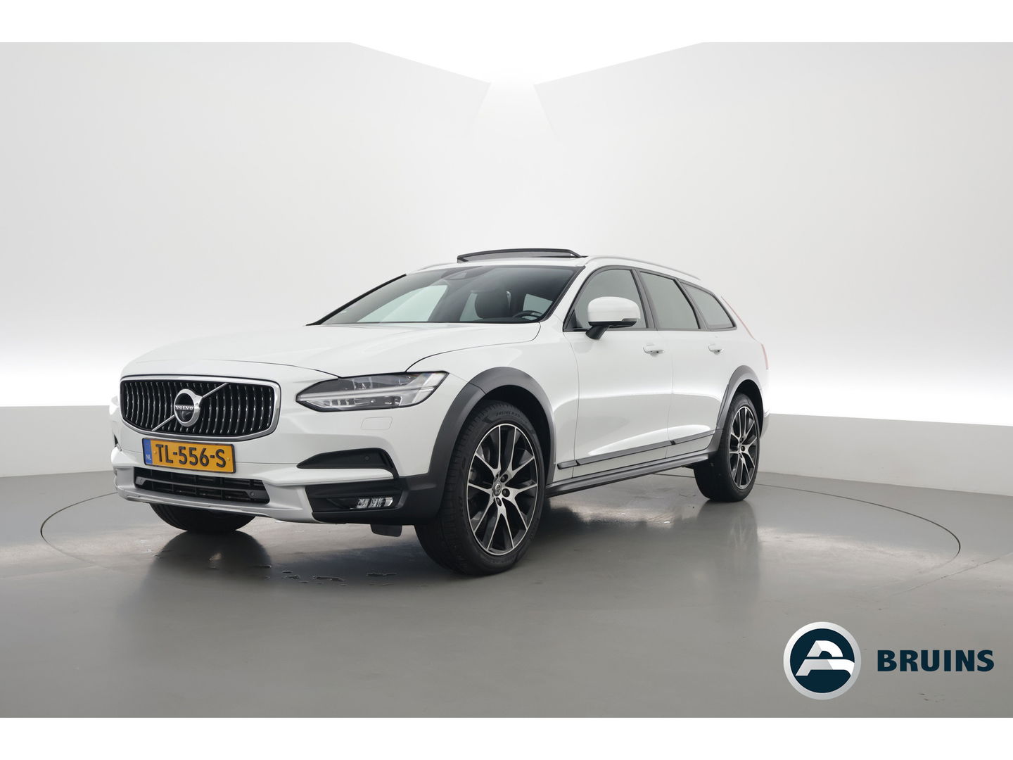 Volvo V90 Cross Country 2.0 T5 Pro | Luchtvering Four-C | Massage | Trekhaak | Pano | Head up | 360 Camera | Blis | Memory |