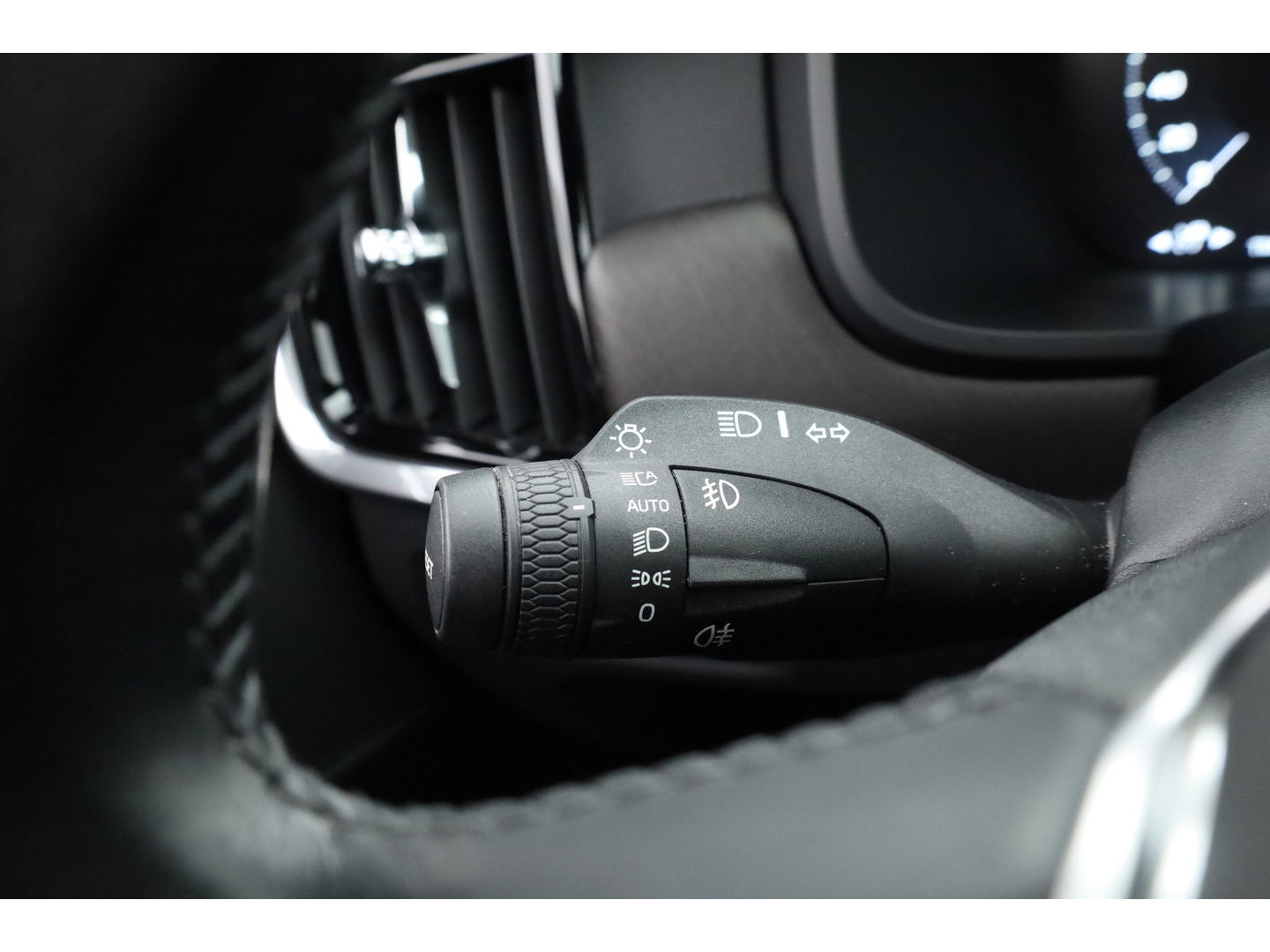 Volvo V90 Cross Country 2.0 T5 Pro | Luchtvering Four-C | Massage | Trekhaak | Pano | Head up | 360 Camera | Blis | Memory |