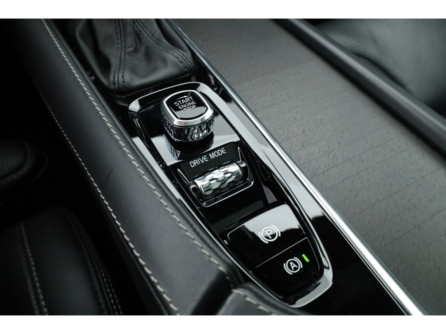 Volvo V90 Cross Country 2.0 T5 Pro | Luchtvering Four-C | Massage | Trekhaak | Pano | Head up | 360 Camera | Blis | Memory |