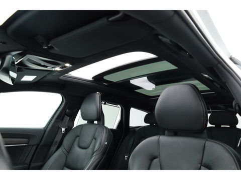 Volvo V90 Cross Country 2.0 T5 Pro | Luchtvering Four-C | Massage | Trekhaak | Pano | Head up | 360 Camera | Blis | Memory |