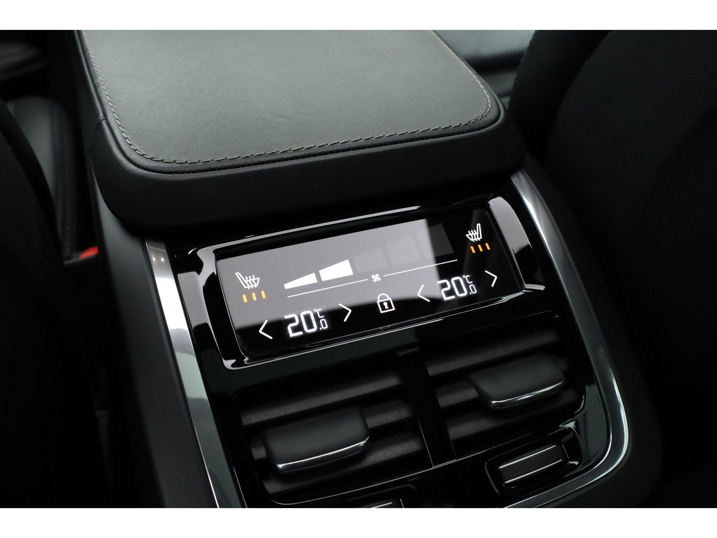 Volvo V90 Cross Country 2.0 T5 Pro | Luchtvering Four-C | Massage | Trekhaak | Pano | Head up | 360 Camera | Blis | Memory |