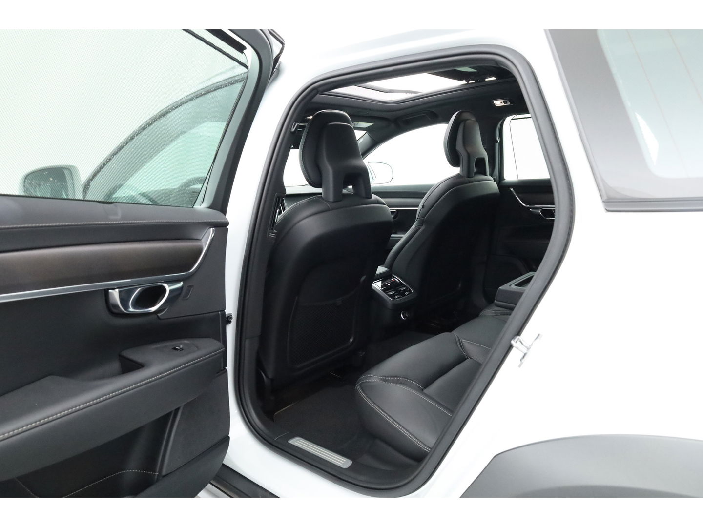 Volvo V90 Cross Country 2.0 T5 Pro | Luchtvering Four-C | Massage | Trekhaak | Pano | Head up | 360 Camera | Blis | Memory |