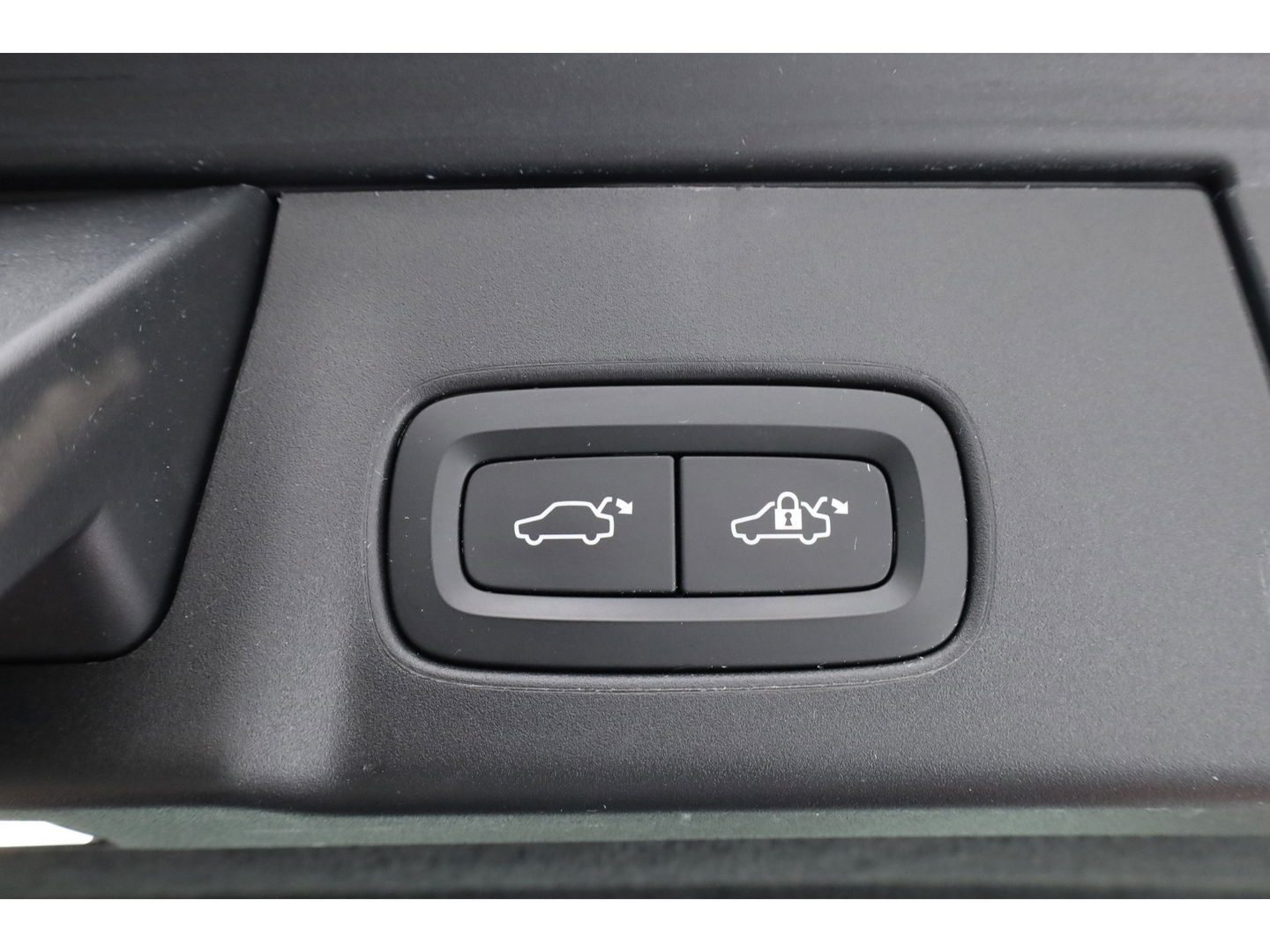 Volvo V90 Cross Country 2.0 T5 Pro | Luchtvering Four-C | Massage | Trekhaak | Pano | Head up | 360 Camera | Blis | Memory |