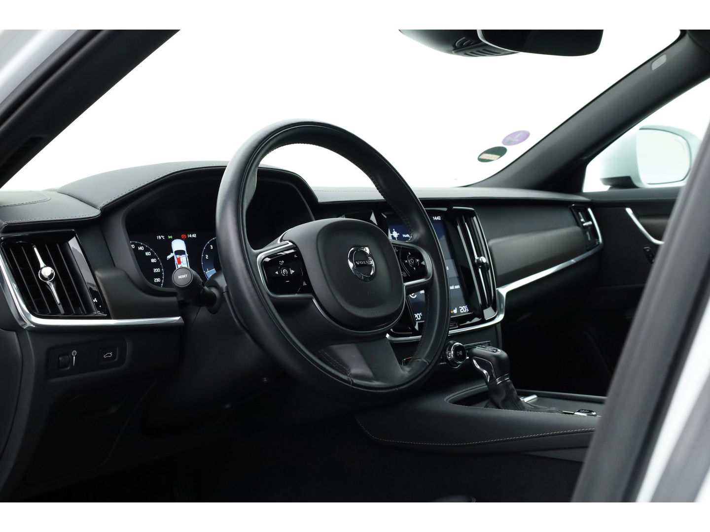 Volvo V90 Cross Country 2.0 T5 Pro | Luchtvering Four-C | Massage | Trekhaak | Pano | Head up | 360 Camera | Blis | Memory |