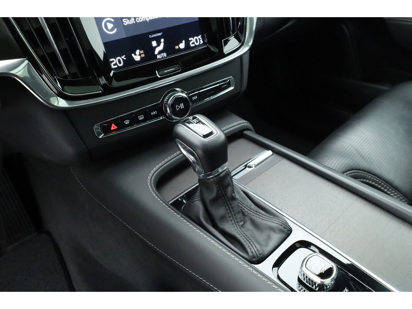 Volvo V90 Cross Country 2.0 T5 Pro | Luchtvering Four-C | Massage | Trekhaak | Pano | Head up | 360 Camera | Blis | Memory |