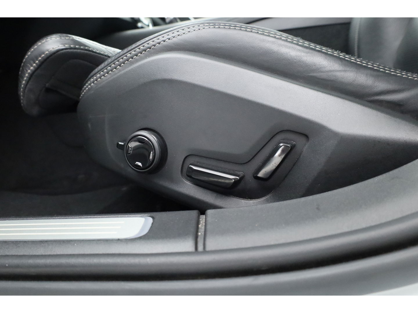 Volvo V90 Cross Country 2.0 T5 Pro | Luchtvering Four-C | Massage | Trekhaak | Pano | Head up | 360 Camera | Blis | Memory |