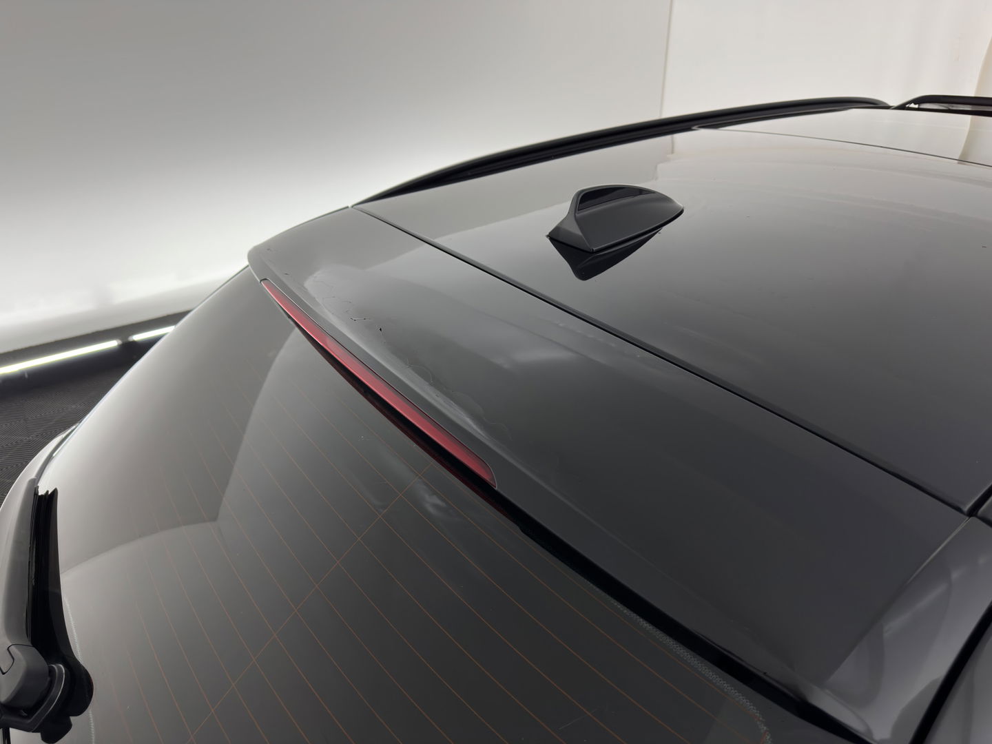 BMW 5 Serie Touring 525d High Executive Luxury-Line Aut.*PANO | LEATHER | BI-XENON | DIGI-COCKPIT | HARMAN/KARDON | MEMORY-PACK | HEATED-COMFORTSEATS | NAVI-FULLMAP | ECC | PRIVACYGLASS | CAMERA | LANEASSIST | PDC | TOWBAR | 18"ALU*